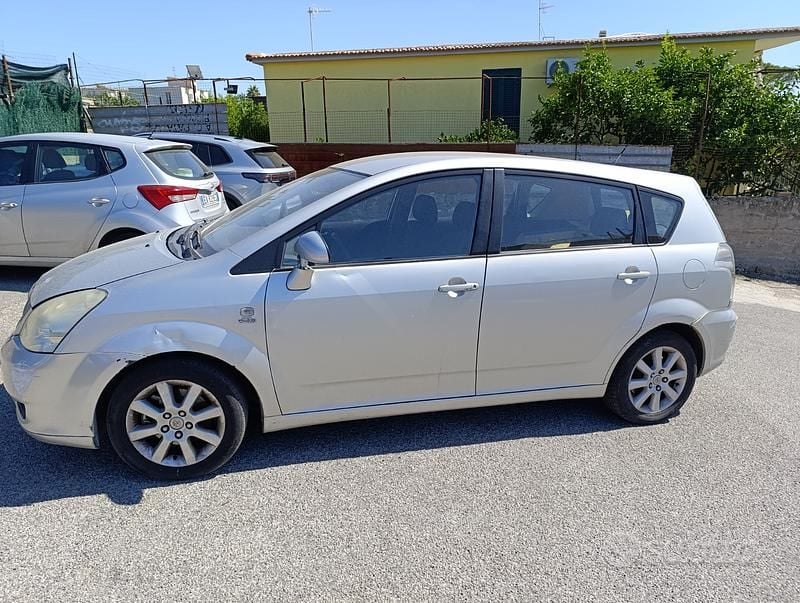 Usata Toyota Corolla 90 CV (66 kW) 2009 Grigio Station wagon