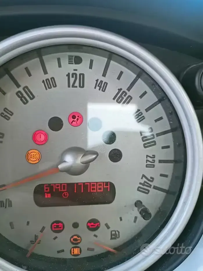 Usata Mini Cooper 116 CV (85 kW) 2001 Grigio Utilitaria