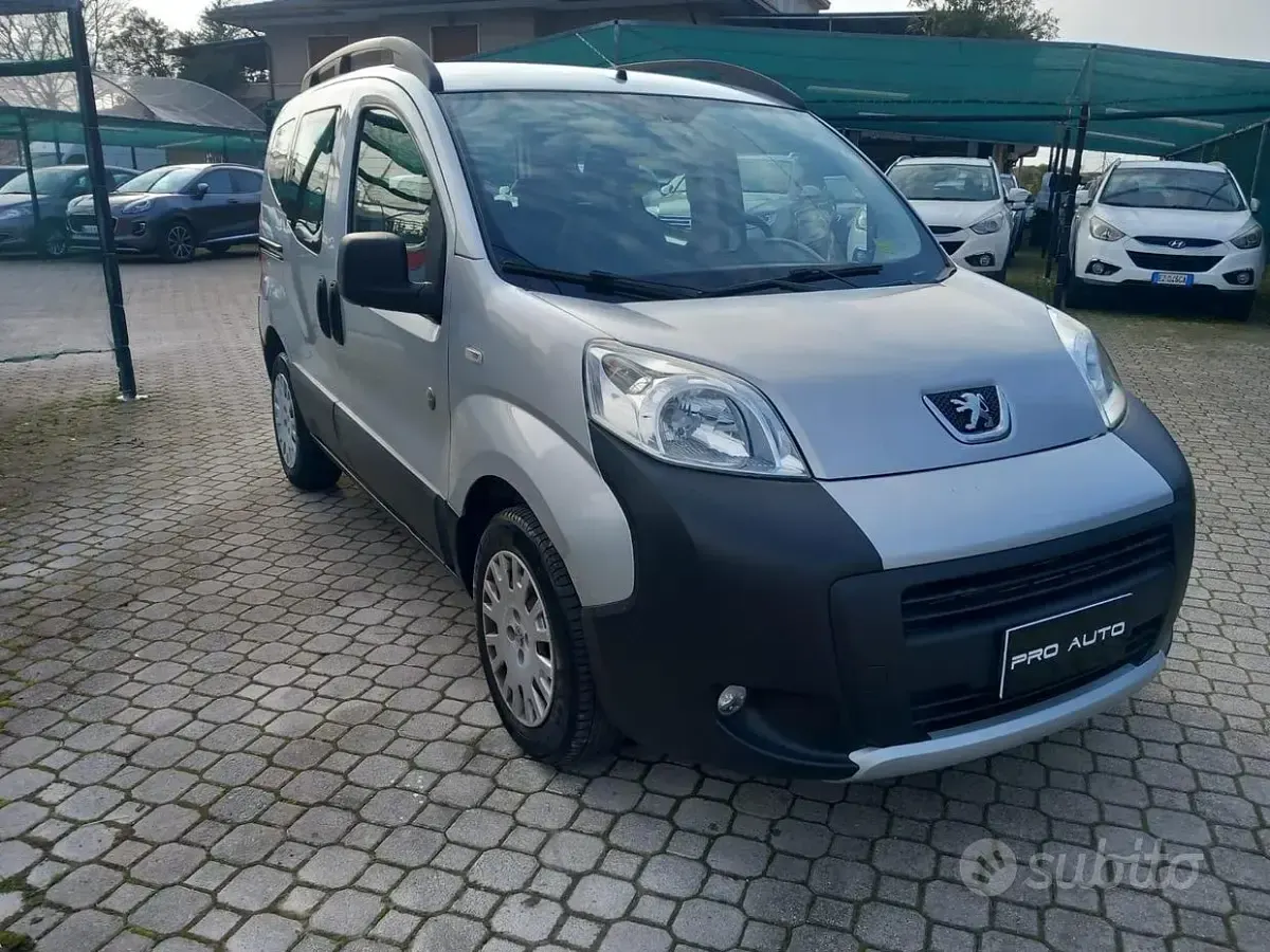 Usata Peugeot Bipper Outdoor 75 CV (55 kW) 2012 Grigio Monovolume