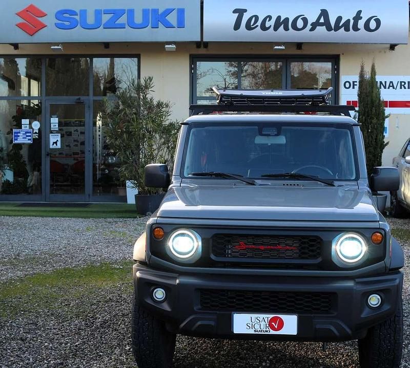 Usata Suzuki Jimny 102 CV (75 kW) 2024 Grigio islanda SUV