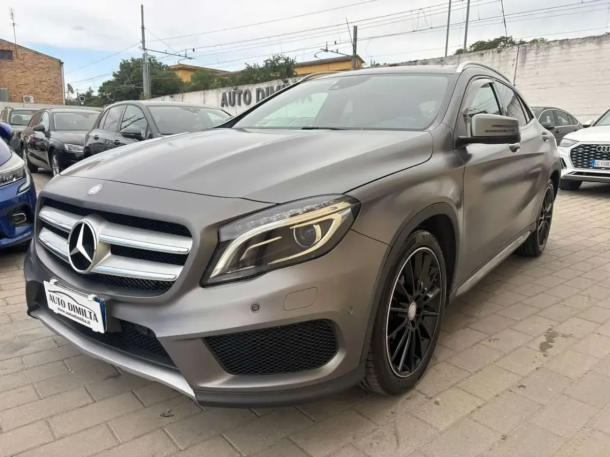 Usata Mercedes GLA200 Premium 136 CV (100 kW) 2015 Grigio SUV