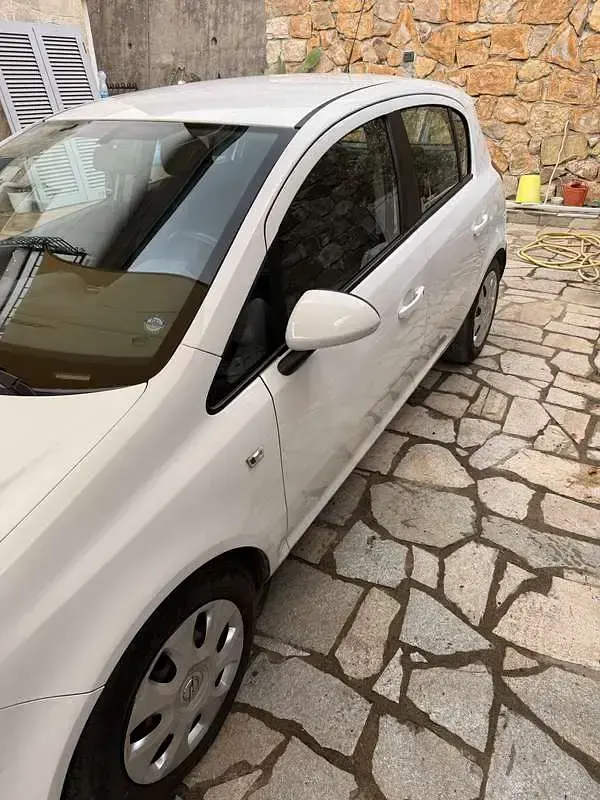 Usata Opel Corsa Edition 75 CV (55 kW) 2011 Utilitaria