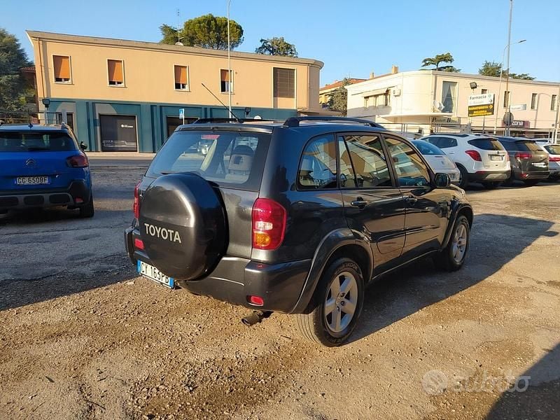 Usata Toyota RAV4 Sol 115 CV (84 kW) 2005 Grigio SUV