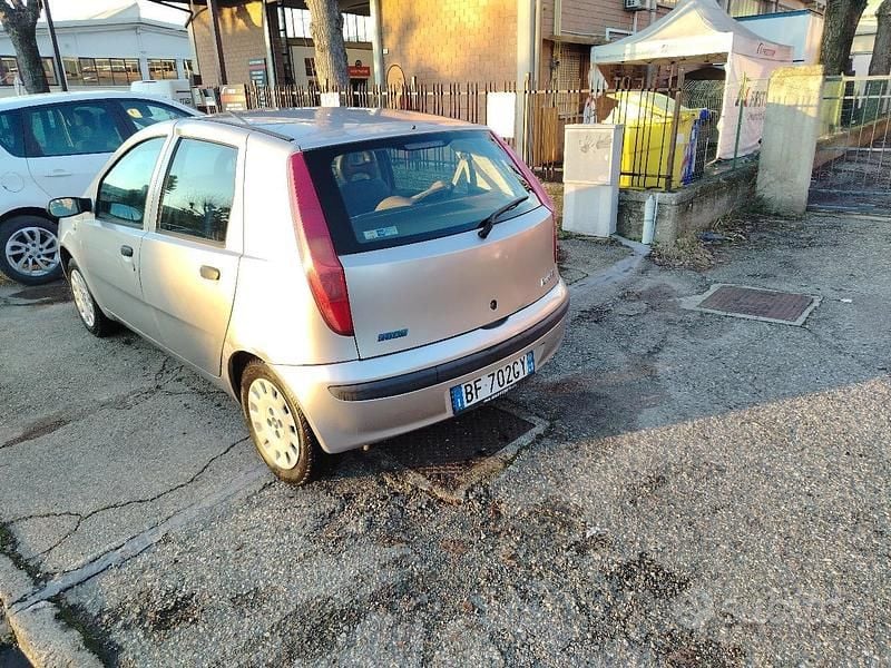 Usata Fiat Punto 60 CV (44 kW) 1999 Grigio Utilitaria