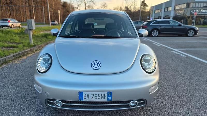 Usata VW New Beetle 102 CV (75 kW) 2001 Argento Utilitaria