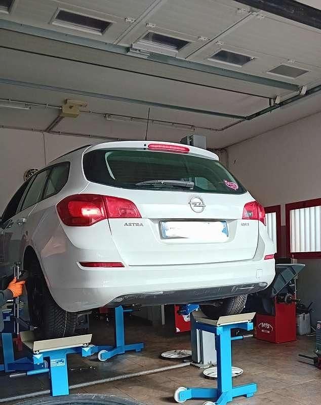 Käytetty Opel Astra 110 HP (80 kW) 2011 Farmari