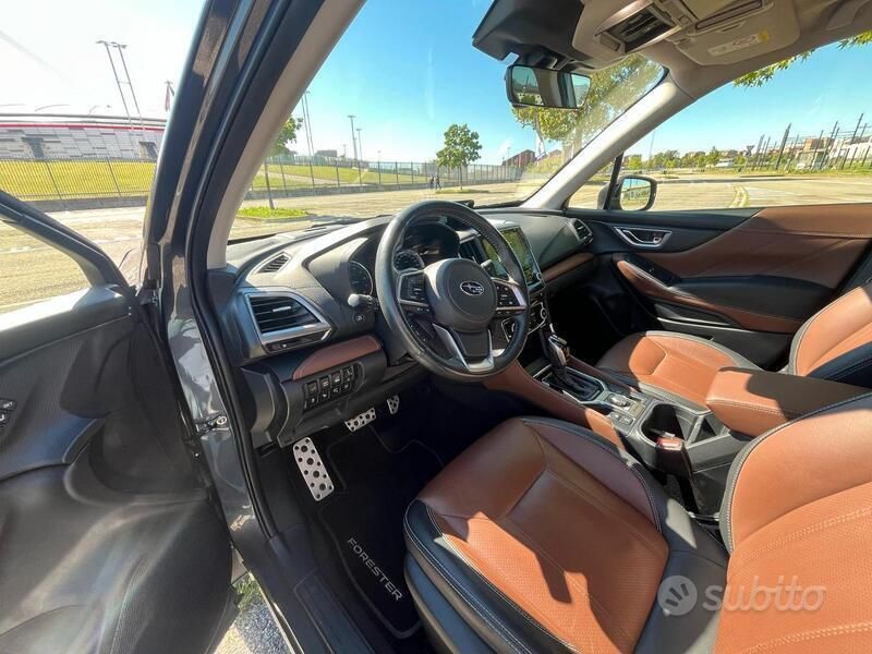 Grigio Usata 2022 Subaru Forester SUV | 32.500 € - Immagine 1/4