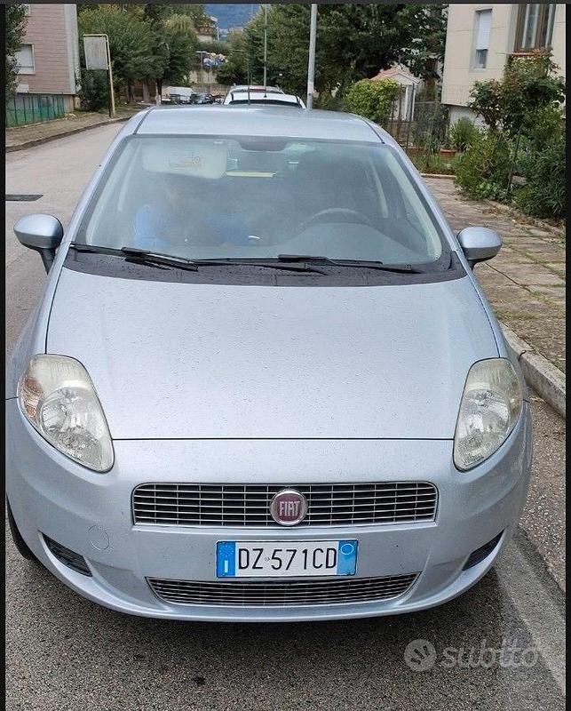 Usata Fiat Grande Punto Dynamic 77 CV (56 kW) 2009 Grigio Utilitaria