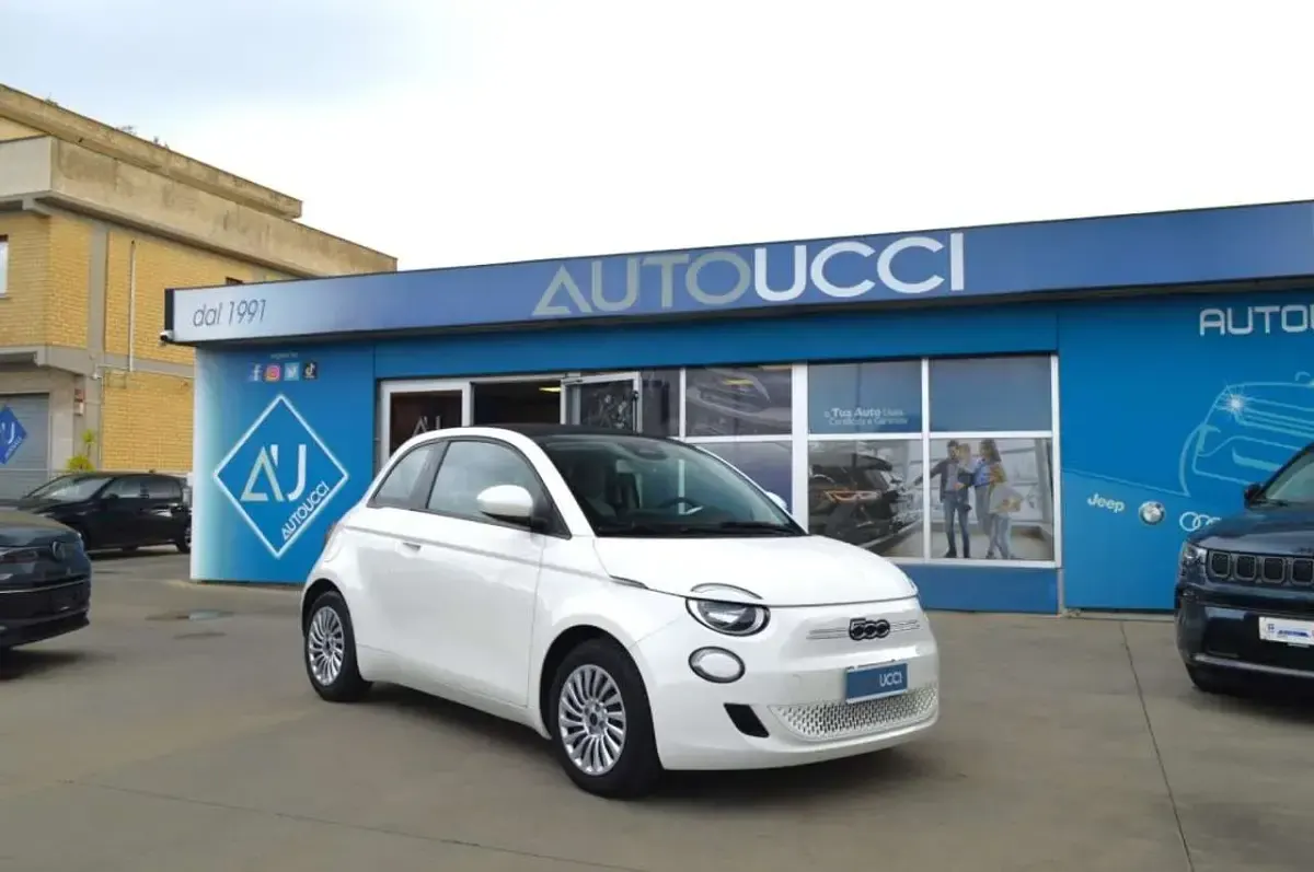 Usata Fiat 500e 42 kW (58 CV) 2023 Bianco gelato Cabrio