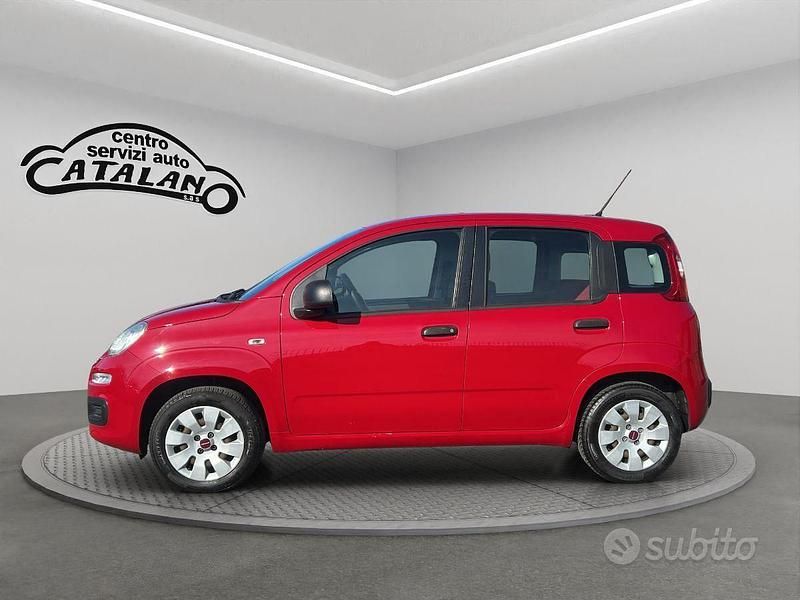 Usata Fiat Panda Lounge 69 CV (50 kW) 2013 Rosso Utilitaria