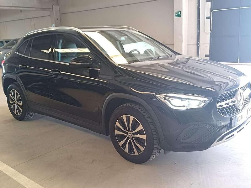 Usata Mercedes GLA200 150 CV (110 kW) 2021 Nero SUV