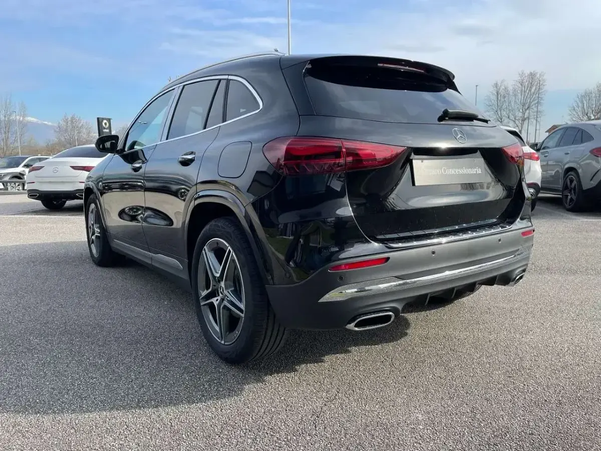 Usata Mercedes GLA200 150 CV (110 kW) 2025 Nero cosmo SUV