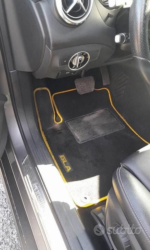 Usata Mercedes GLA200 Business 136 CV (100 kW) 2016 Grigio SUV