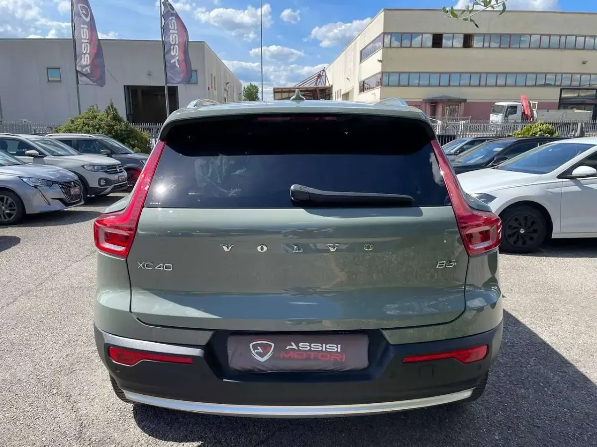 Usata Volvo XC40 Core 163 CV (119 kW) 2023 Grigio SUV
