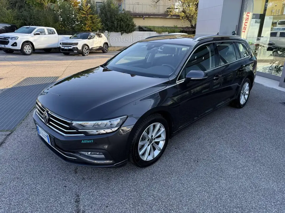 Usata VW Passat Business 122 CV (89 kW) 2022 Manganese grey met Station wagon
