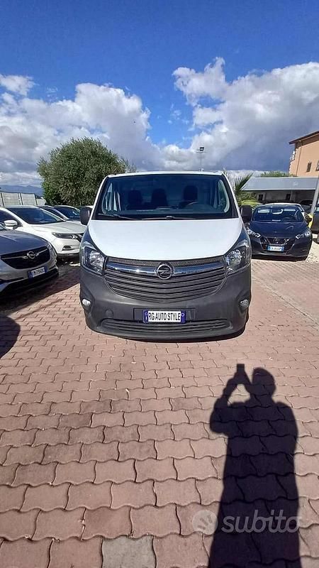 Usata Opel Vivaro 116 CV (85 kW) 2014 Bianco pastello Monovolume