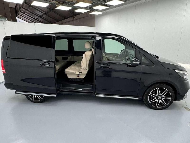 Usata Mercedes V300 Avantgarde 239 CV (175 kW) 2023 Nero ossidiana metallizzato Monovolume