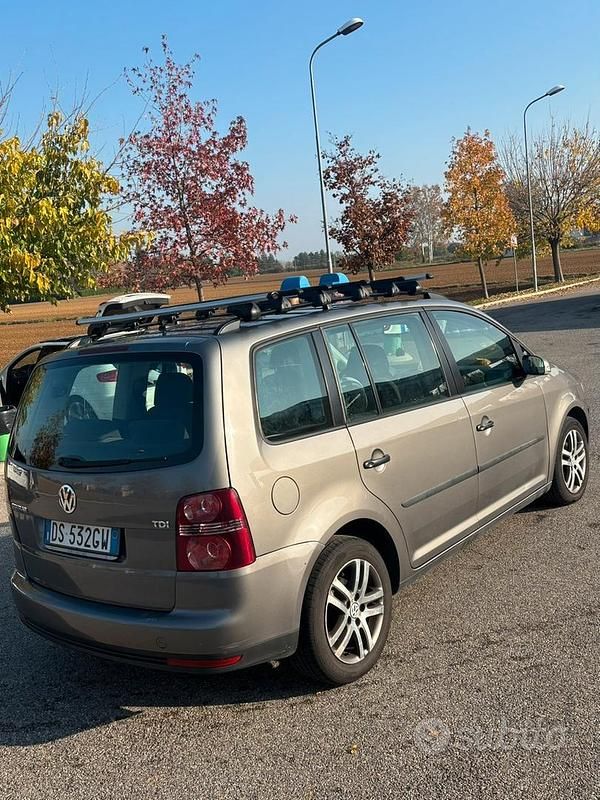 Usata VW Touran 105 CV (77 kW) 2008 Marrone Monovolume