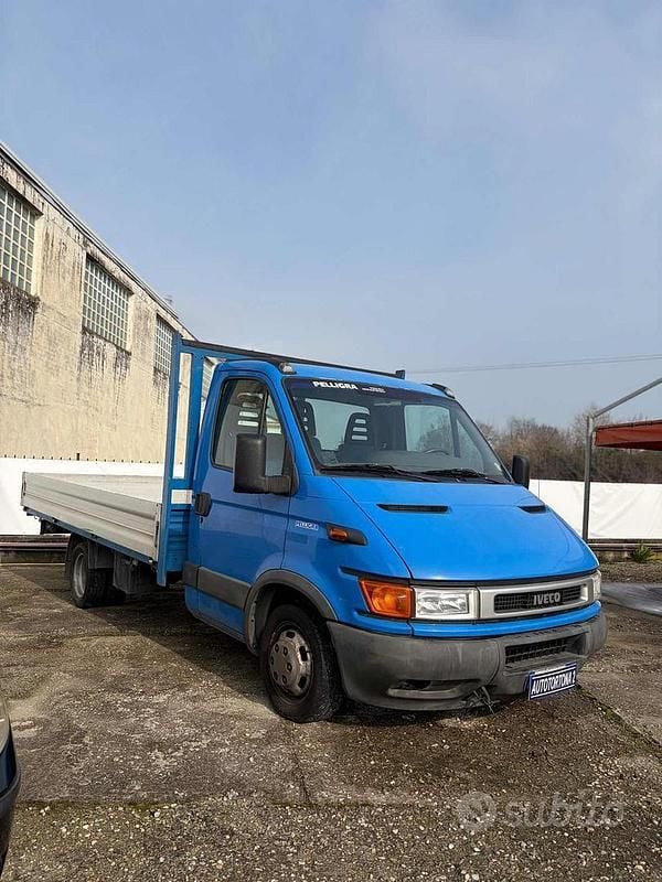 Occasion Iveco Daily 86 ch (63 kW) 2001 Bleue