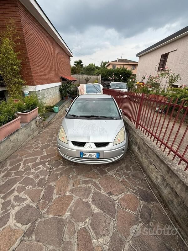 Usata Mitsubishi Colt 95 CV (69 kW) 2007 Grigio Utilitaria