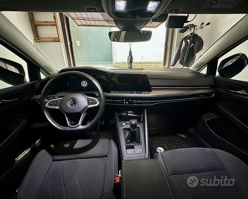 Usata VW Golf VII 131 CV (96 kW) 2021 Grigio Utilitaria