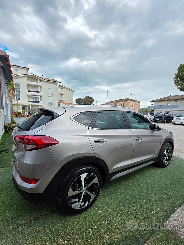 Usata Hyundai Tucson Edition 141 CV (103 kW) 2017 Grigio SUV