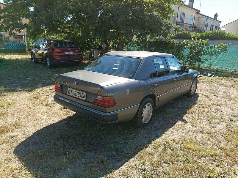 Usata Mercedes E200 136 CV (100 kW) 1993 Berlina