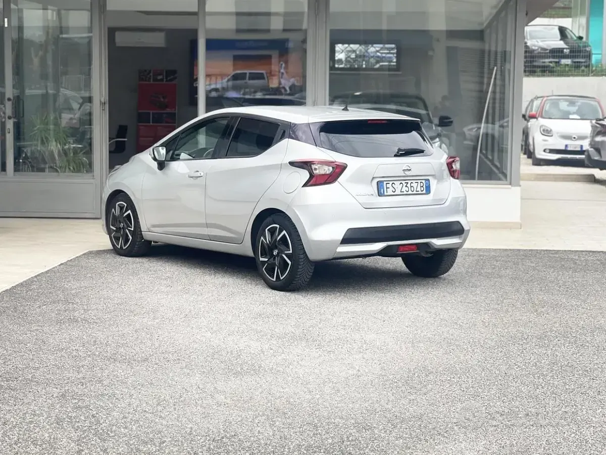 Używany Nissan Micra 90 KM (66 kW) 2018 Szary Hatchback