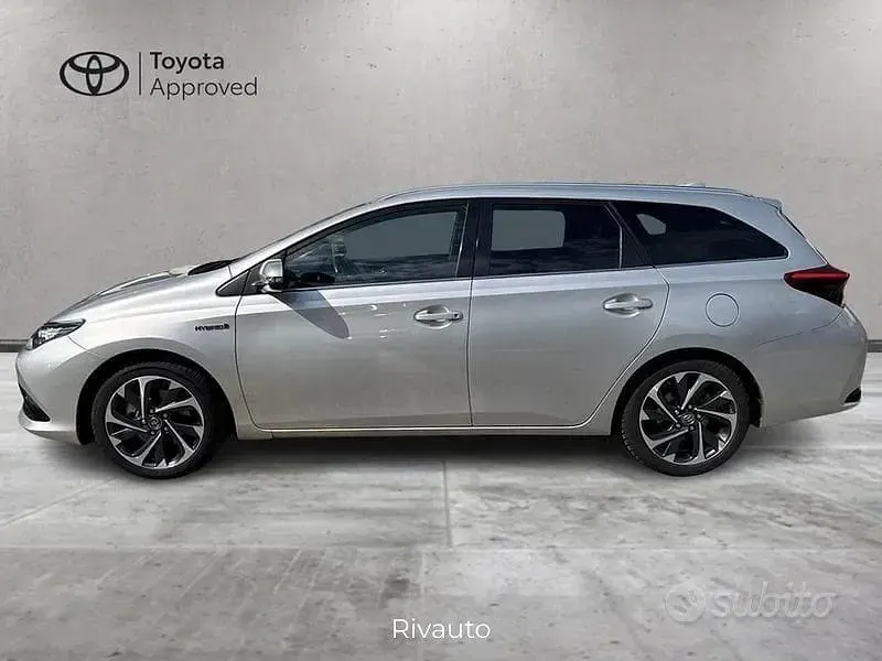 Second-hand Toyota Auris Hybrid Active 2016 Gri Break