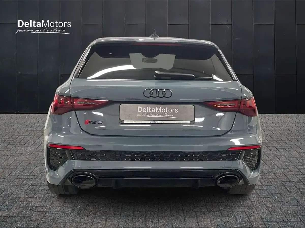 Usata Audi RS3 Sportback 400 CV (294 kW) 2022 Grigio metallizzato Utilitaria