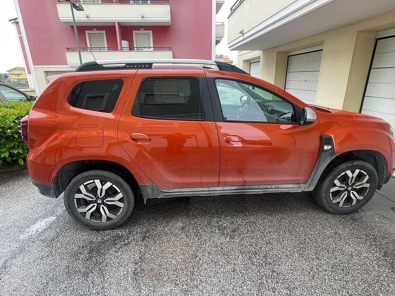 Usata Dacia Duster Prestige 101 CV (74 kW) 2021 Arancione SUV