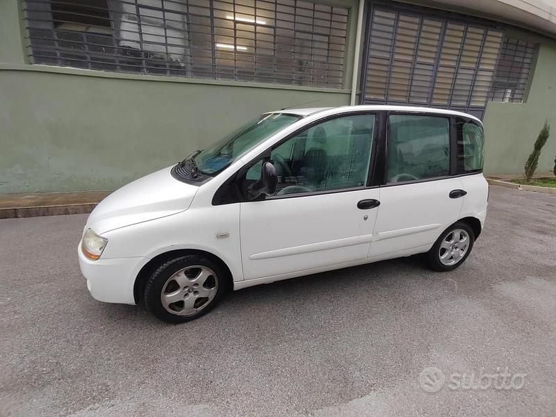 Usata Fiat Multipla 120 CV (88 kW) 2006 Bianco Monovolume