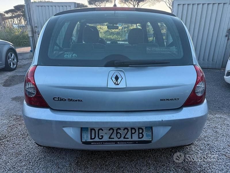 Usata Renault Clio II Dynamique 75 CV (55 kW) 2007 Grigio Berlina
