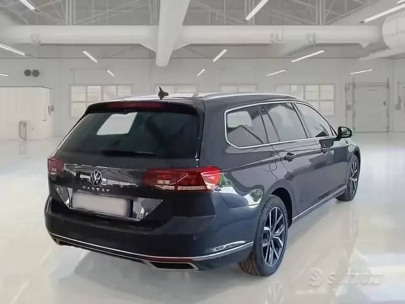 Usata VW Passat Executive 150 CV (110 kW) 2021 Grigio Station wagon