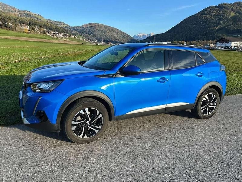Usata Peugeot e-2008 Allure 100 kW (136 CV) 2022 Blu/azzurro SUV