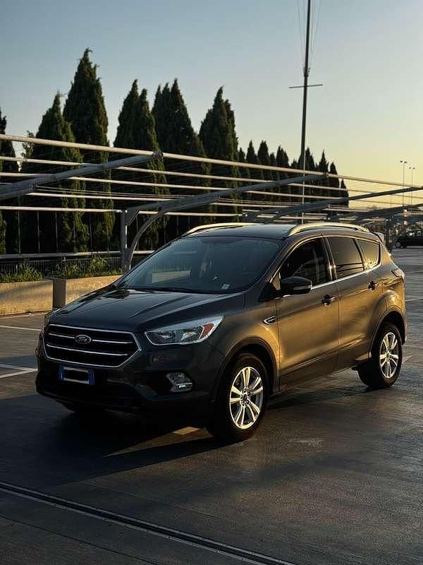 Usata 2017 Ford Kuga Titanium SUV | 13.500 € (Molto cara) - Immagine 1/4