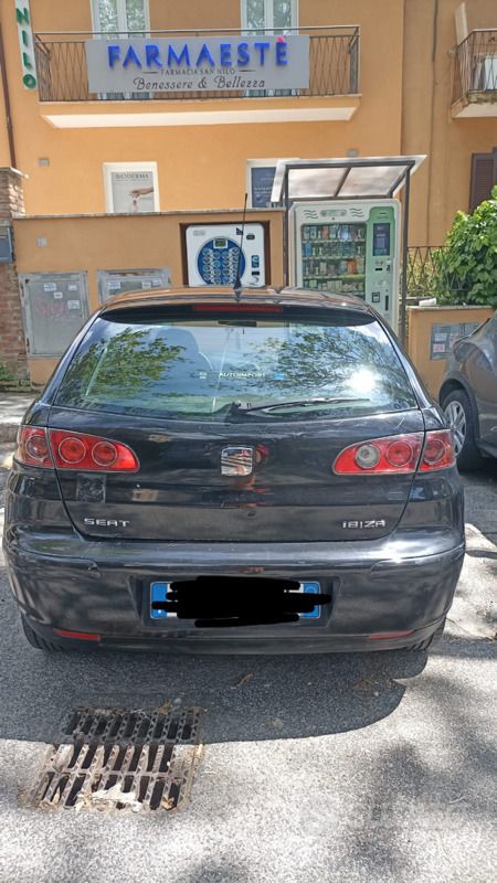 Nero Usata 2005 Seat Ibiza Tre volumi | 2500 € (Buon prezzo) - Immagine 1/4