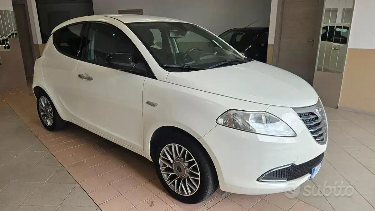 Usata Lancia Ypsilon S 69 CV (50 kW) 2012 Bianco Utilitaria