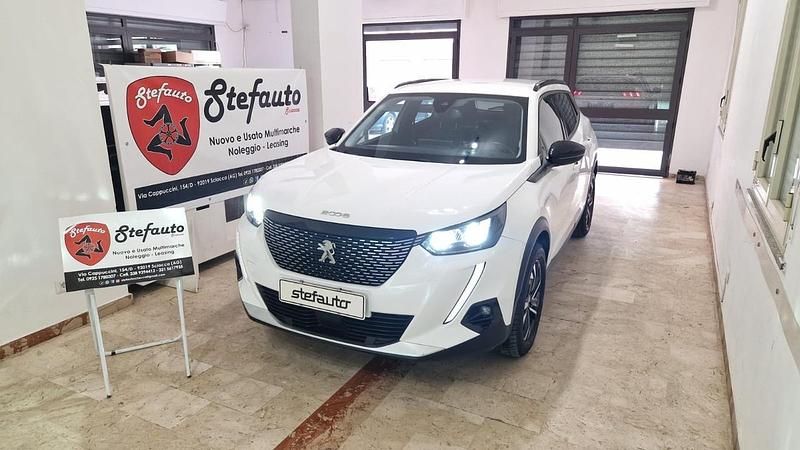Usata Peugeot 2008 Allure 130 CV (95 kW) 2022 Bianco SUV