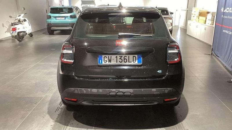 Usata Fiat 600E Red 61 kW (84 CV) 2024 Nero SUV