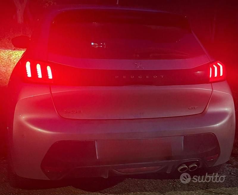 Usata Peugeot 208 GT-line 131 CV (96 kW) 2022 Grigio Utilitaria