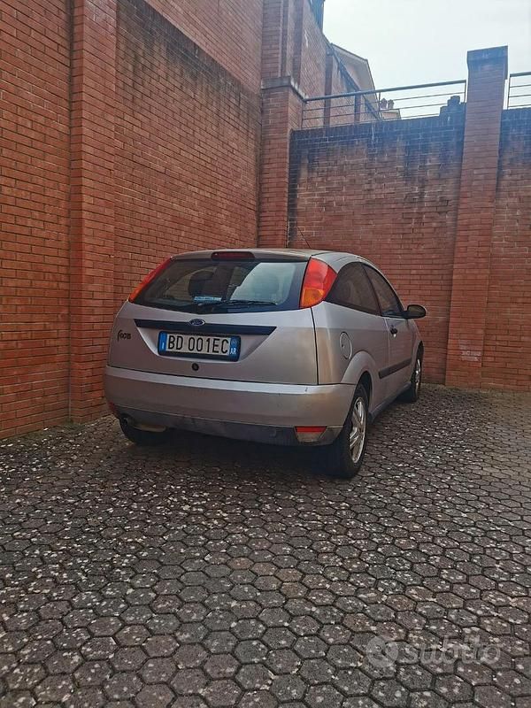 Usata Ford Focus Zetec 1999 Grigio
