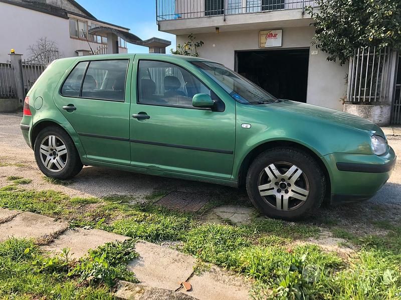 Usata VW Golf IV 101 CV (74 kW) 2002 Verde Berlina