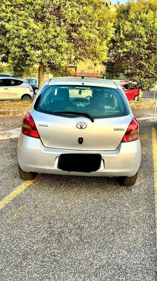 Usata Toyota Yaris 69 CV (50 kW) 2007 Grigio Utilitaria