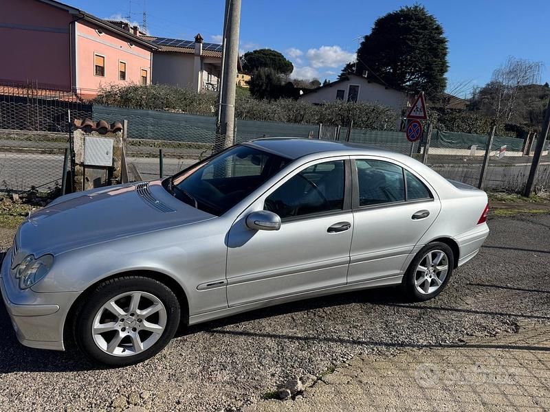 Usata Mercedes C200 Classic 122 CV (89 kW) 2004 Grigio Berlina