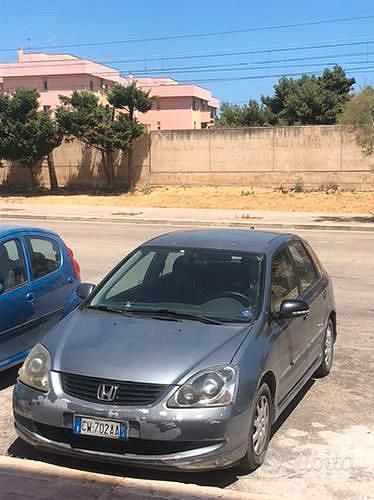 Usata 2005 Honda Civic Due volumi | 700 € (Super prezzo) - Immagine 1/4