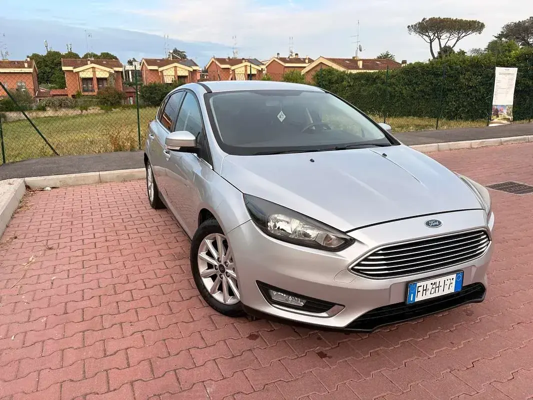 Usata Ford Focus Titanium S 120 CV (88 kW) 2017 Argento Berlina