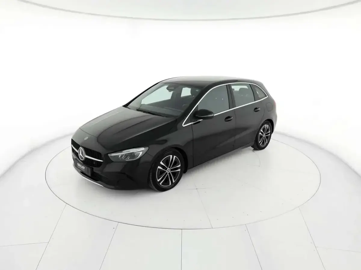Usata Mercedes B180 Advanced 116 CV (85 kW) 2023 Nero Utilitaria