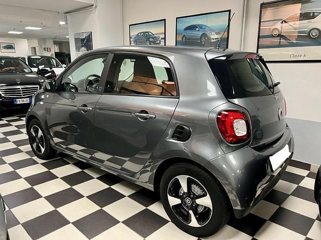 Usata Smart ForFour Electric Drive Passion 60 kW (82 CV) 2020 Grigio metallizzato Utilitaria