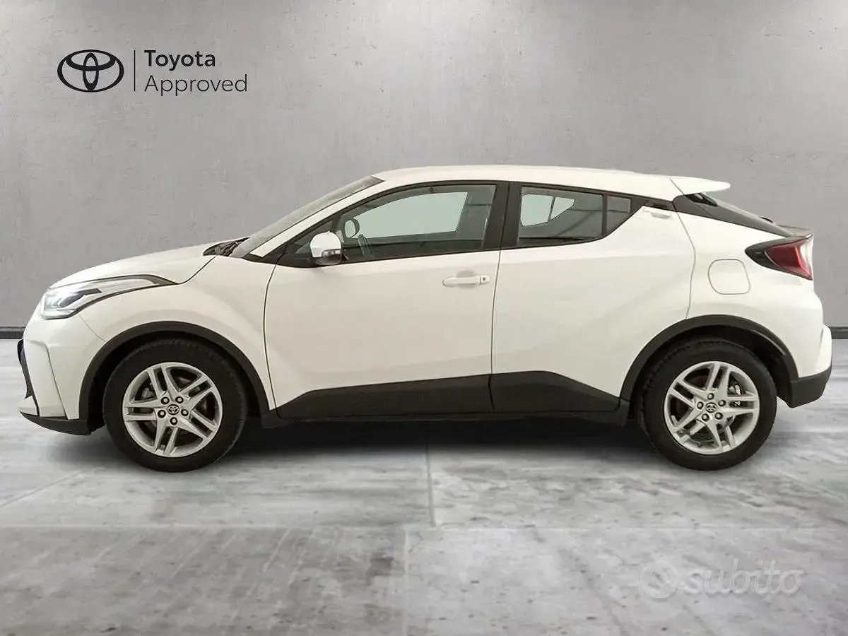 Usata Toyota C-HR Active 122 CV (89 kW) 2023 Bianco SUV